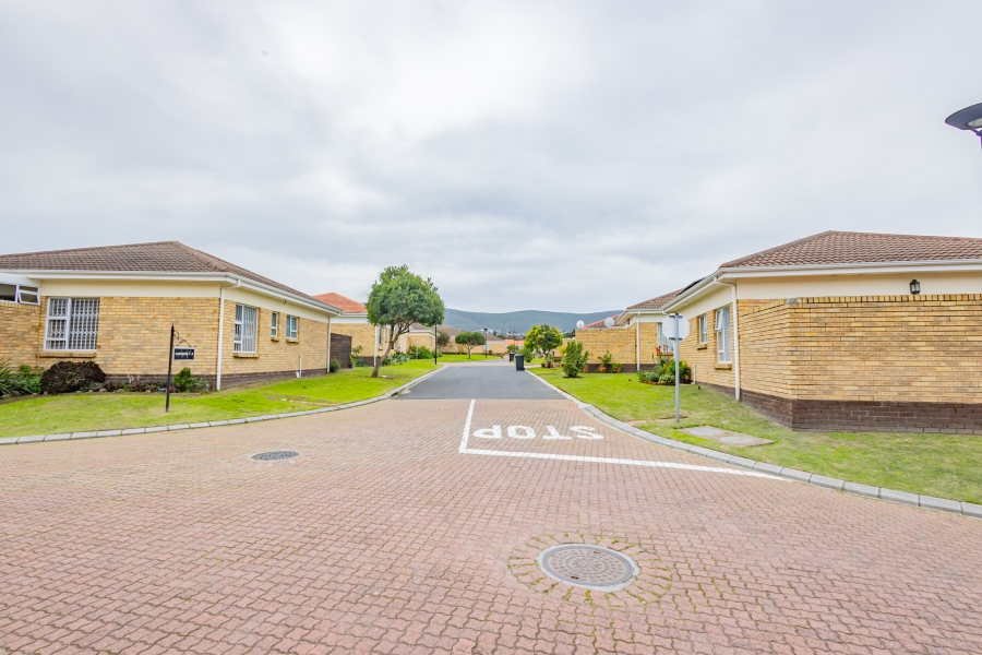 2 Bedroom Property for Sale in Welgelegen Western Cape